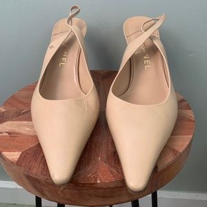 Chanel pointed toe slingback heels in beige